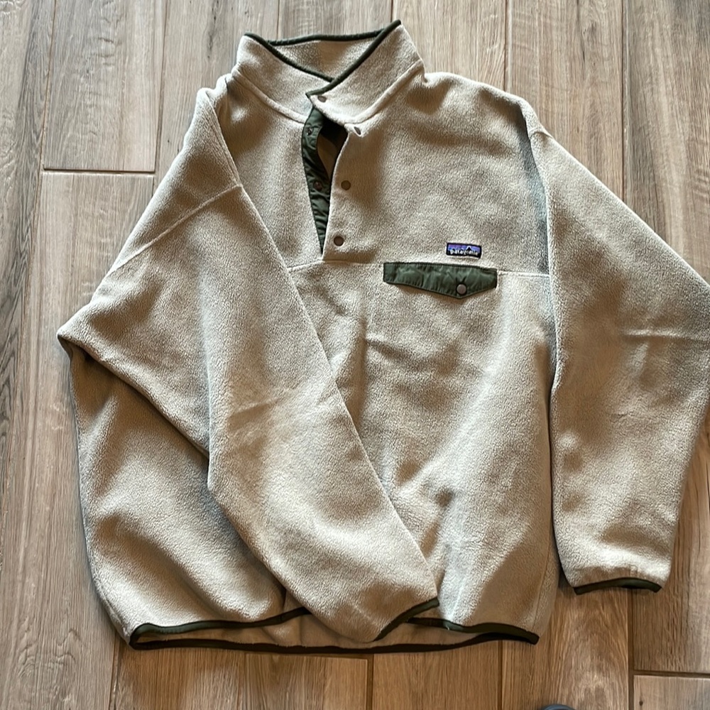 Excellent condition. Patagonia Synchilla fleece pullover